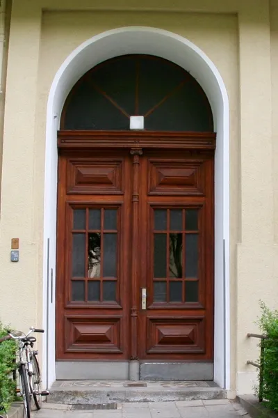 Schöne und sonnige 4-Zimmer-Altbauwohnung in Wilmersdorf